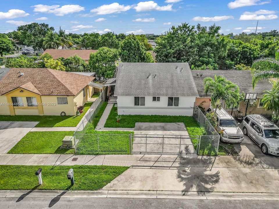 Recently Rented: $2,700 (3 beds, 2 baths, 0 Square Feet)