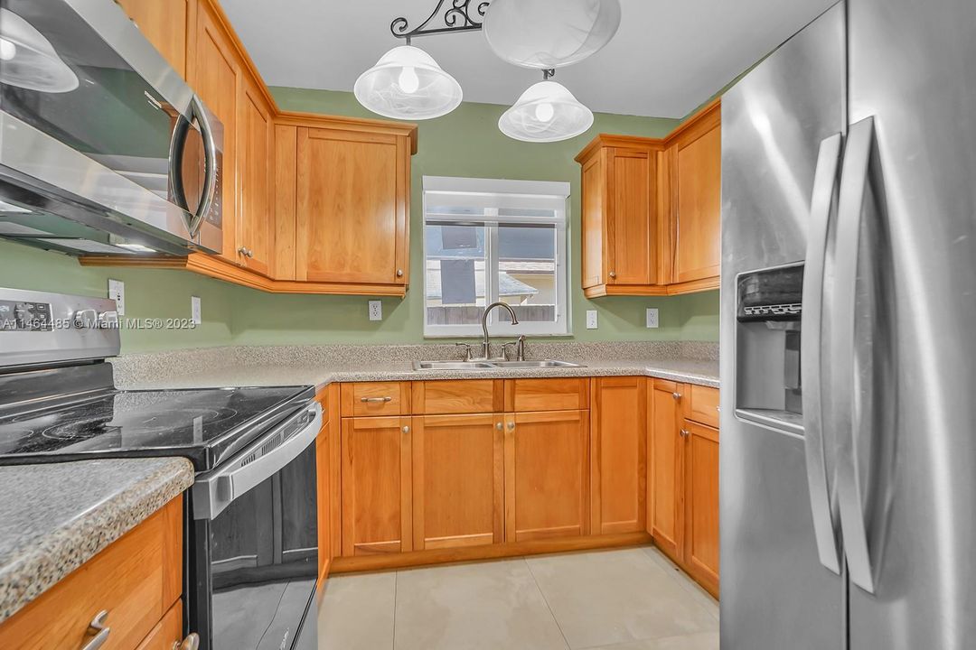 Recently Rented: $2,700 (3 beds, 2 baths, 0 Square Feet)