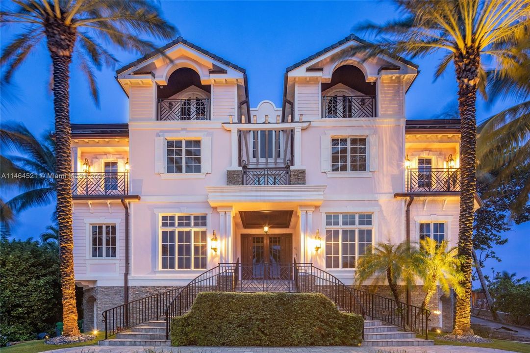Recently Sold: $20,500,000 (5 beds, 7 baths, 10846 Square Feet)
