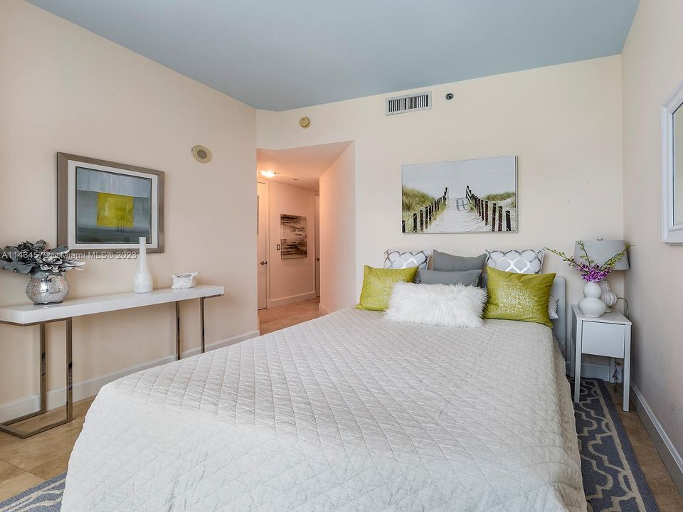 Recently Rented: $19,500 (2 beds, 2 baths, 1591 Square Feet)