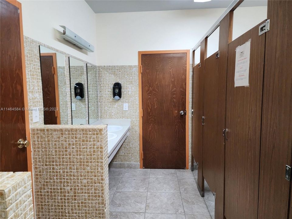 Recientemente alquilado: $2,000 (2 camas, 2 baños, 1290 Pies cuadrados)