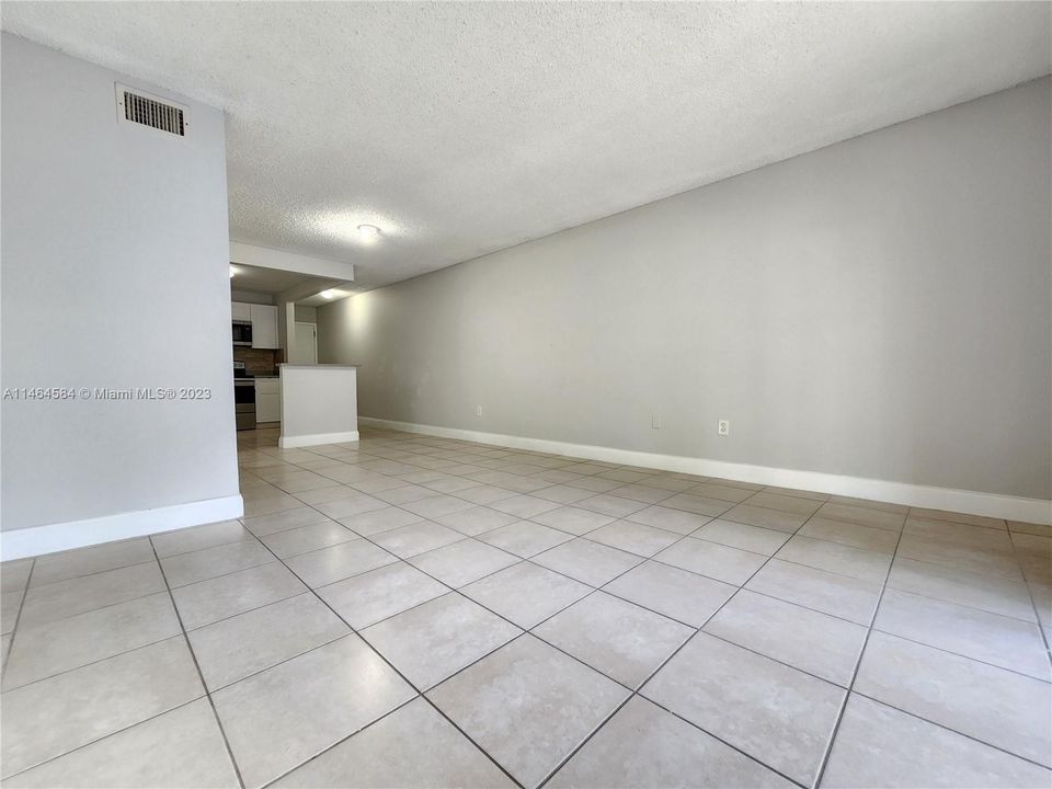 Recientemente alquilado: $2,000 (2 camas, 2 baños, 1290 Pies cuadrados)