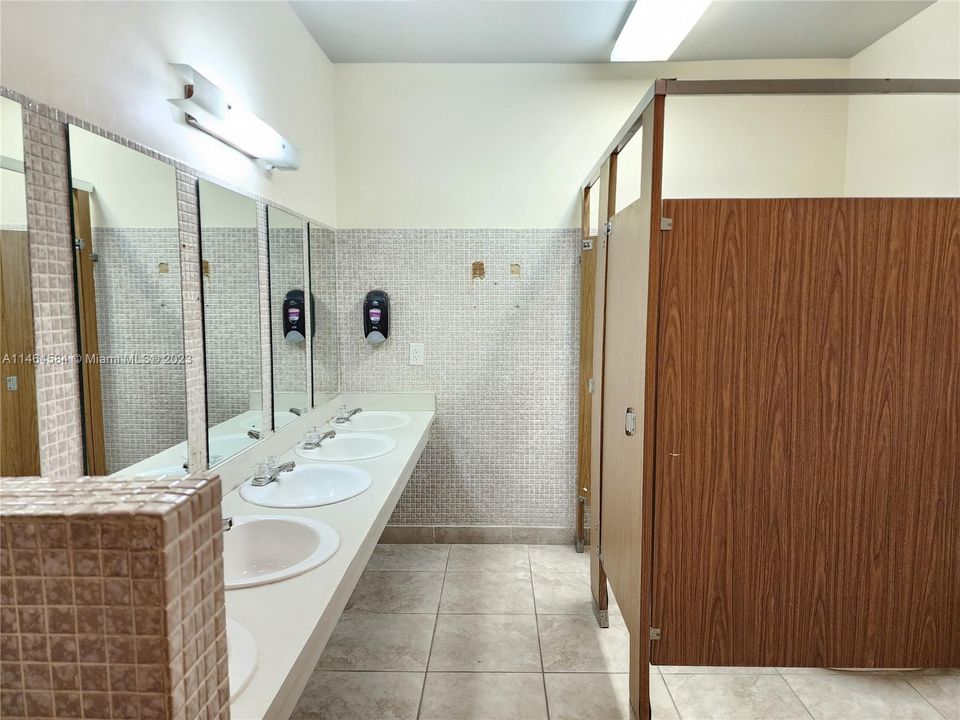 Recientemente alquilado: $2,000 (2 camas, 2 baños, 1290 Pies cuadrados)