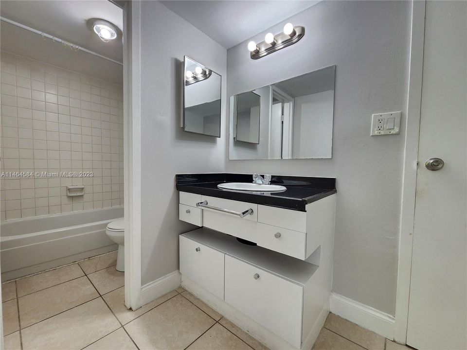 Recientemente alquilado: $2,000 (2 camas, 2 baños, 1290 Pies cuadrados)