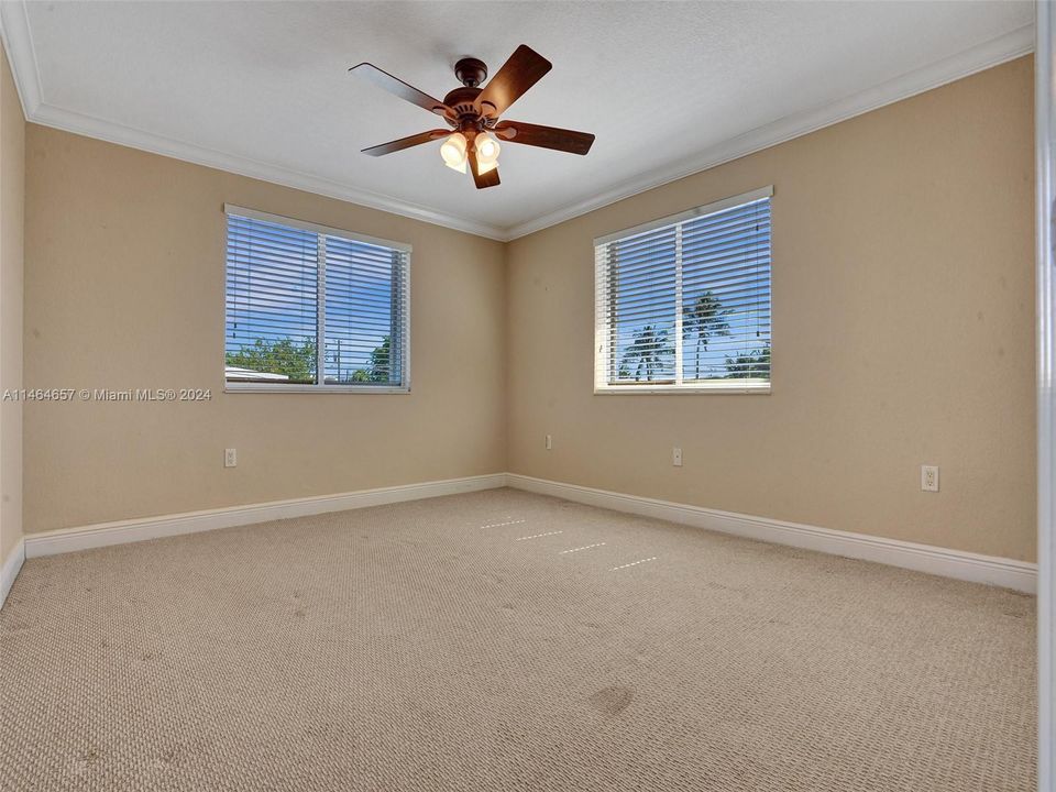 Recently Sold: $2,000,000 (3 beds, 2 baths, 2108 Square Feet)