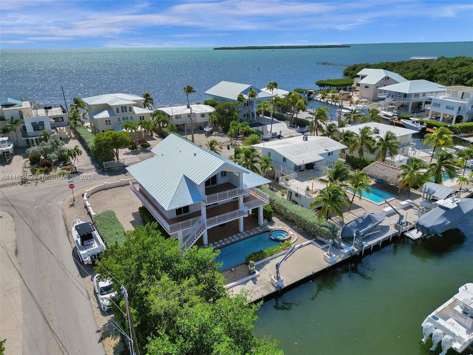 Recently Sold: $2,000,000 (3 beds, 2 baths, 2108 Square Feet)