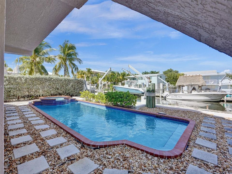 Recently Sold: $2,000,000 (3 beds, 2 baths, 2108 Square Feet)