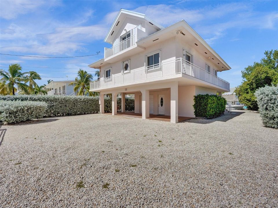Recently Sold: $2,000,000 (3 beds, 2 baths, 2108 Square Feet)