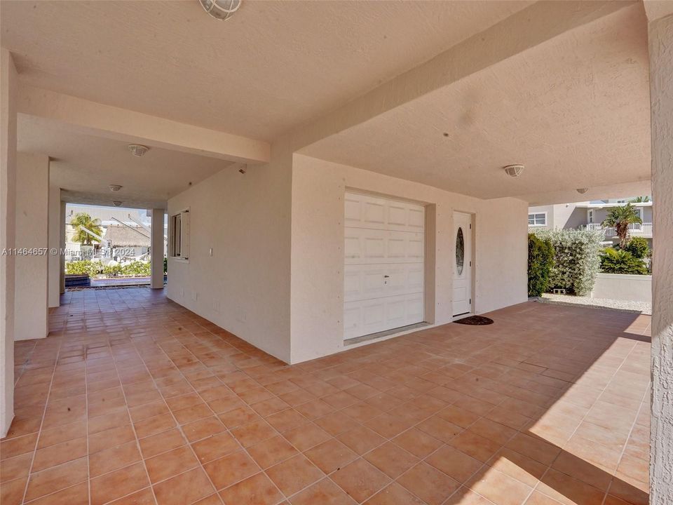 Recently Sold: $2,000,000 (3 beds, 2 baths, 2108 Square Feet)