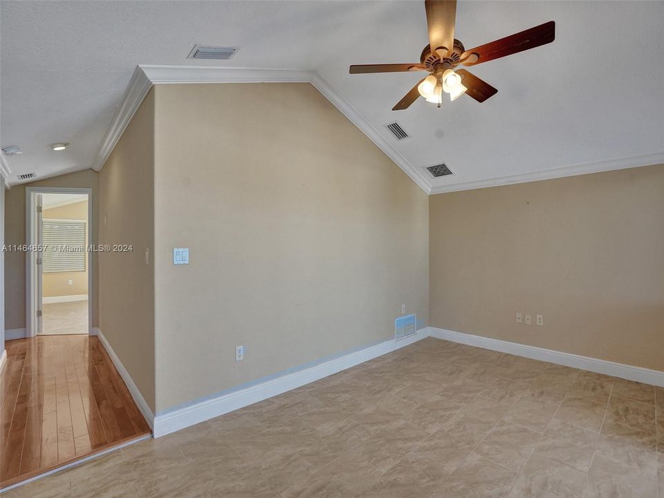 Recently Sold: $2,000,000 (3 beds, 2 baths, 2108 Square Feet)