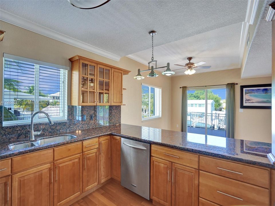 Recently Sold: $2,000,000 (3 beds, 2 baths, 2108 Square Feet)