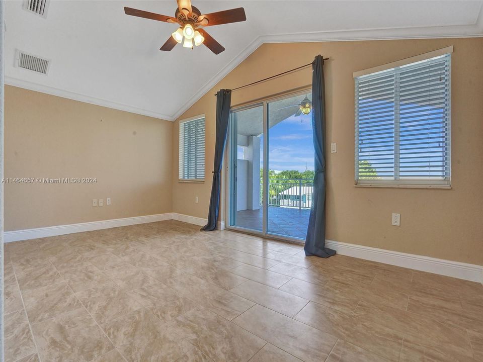 Recently Sold: $2,000,000 (3 beds, 2 baths, 2108 Square Feet)
