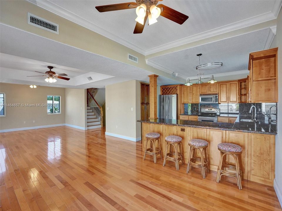 Recently Sold: $2,000,000 (3 beds, 2 baths, 2108 Square Feet)