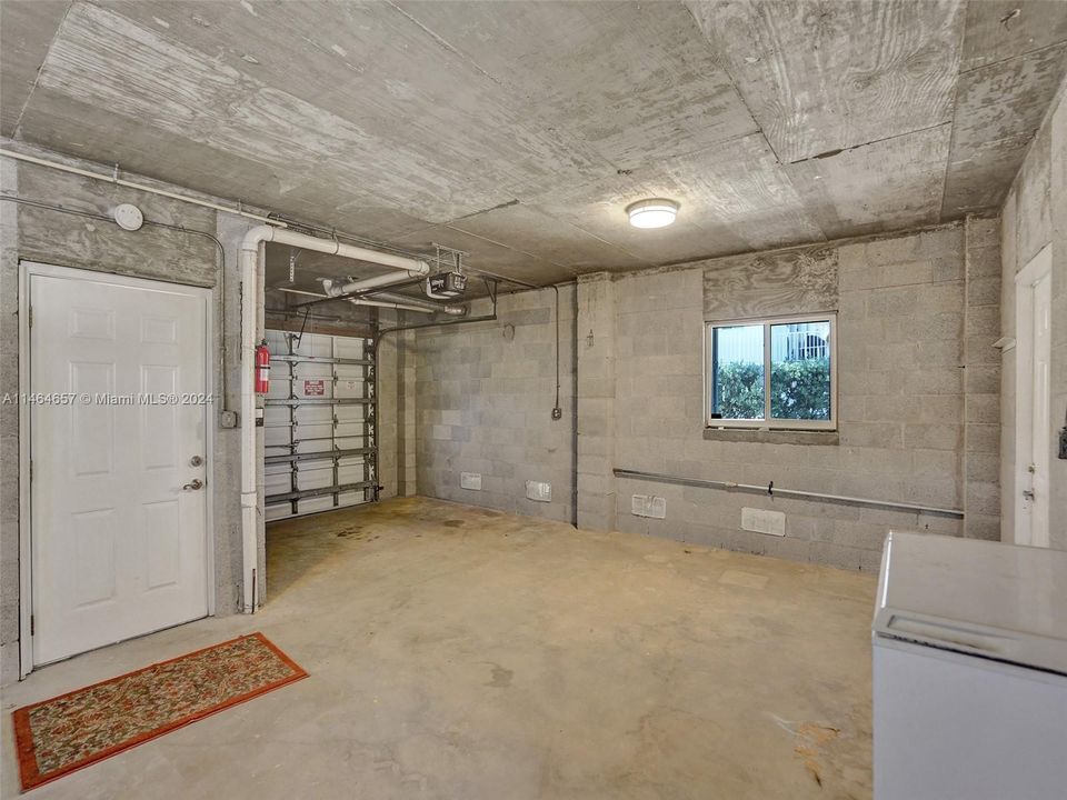 Recently Sold: $2,000,000 (3 beds, 2 baths, 2108 Square Feet)