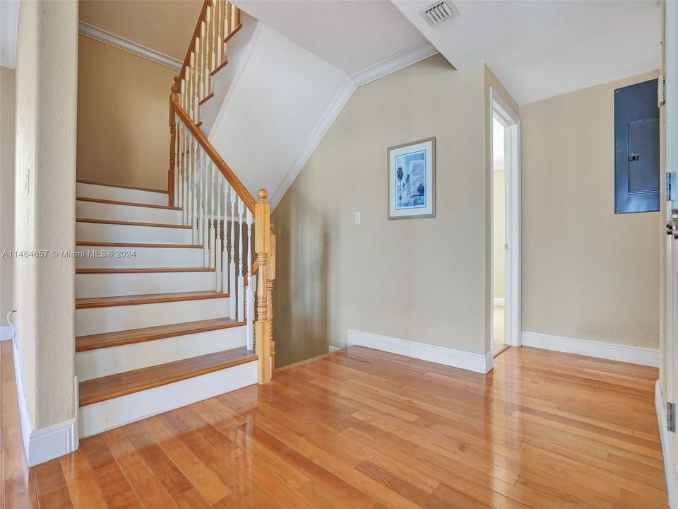 Recently Sold: $2,000,000 (3 beds, 2 baths, 2108 Square Feet)