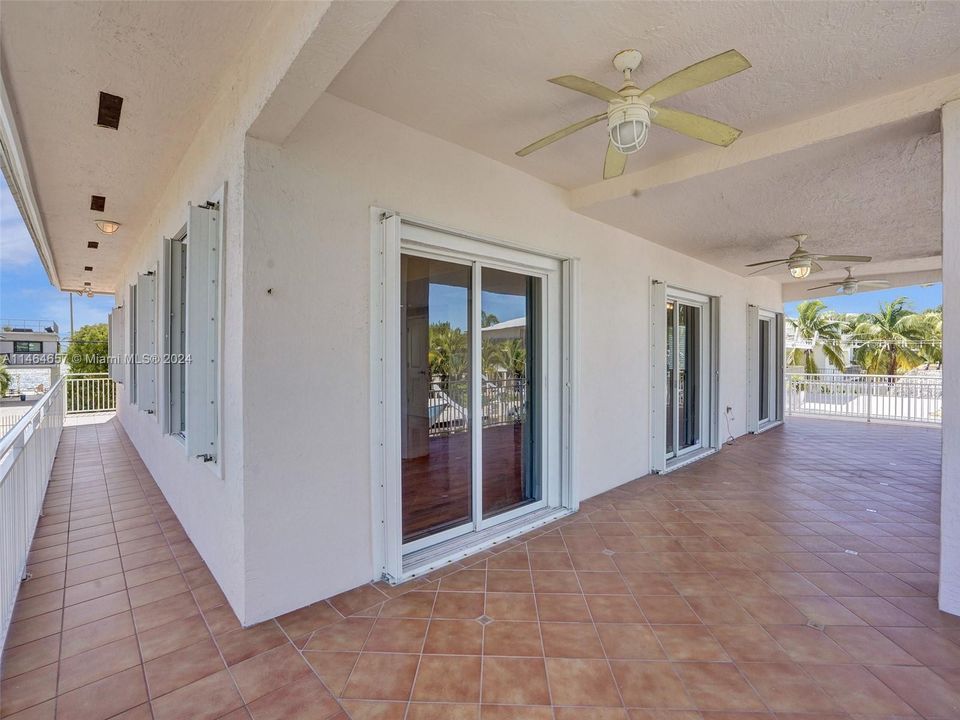 Recently Sold: $2,000,000 (3 beds, 2 baths, 2108 Square Feet)