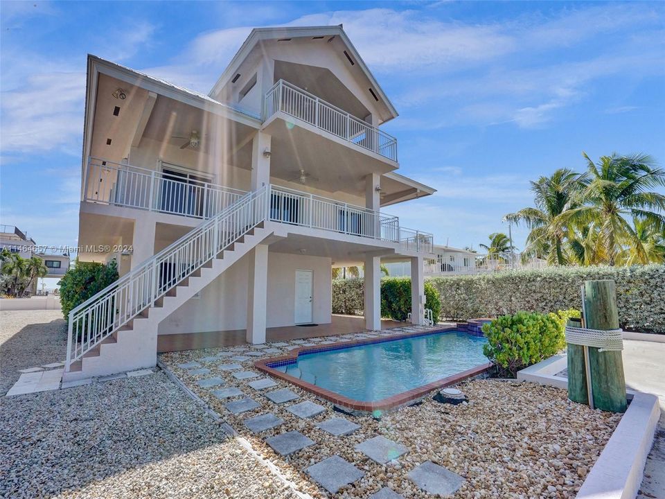 Recently Sold: $2,000,000 (3 beds, 2 baths, 2108 Square Feet)