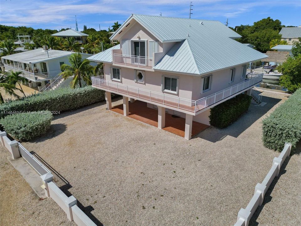 Recently Sold: $2,000,000 (3 beds, 2 baths, 2108 Square Feet)