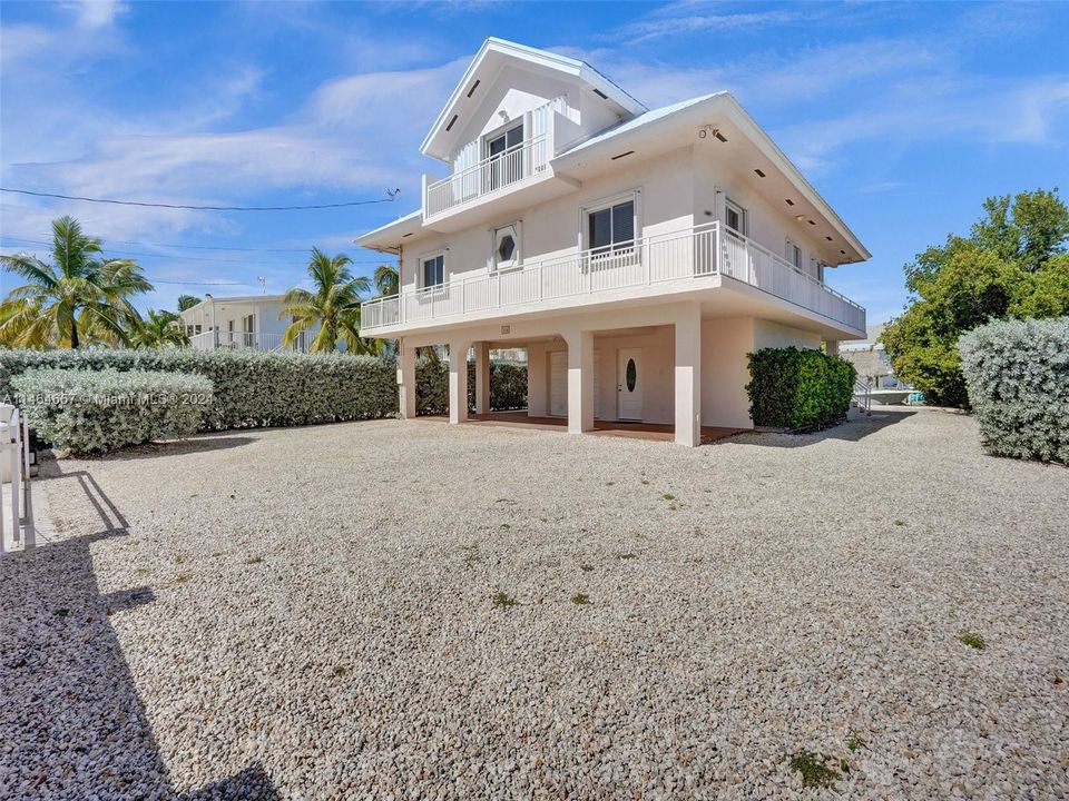 Recently Sold: $2,000,000 (3 beds, 2 baths, 2108 Square Feet)