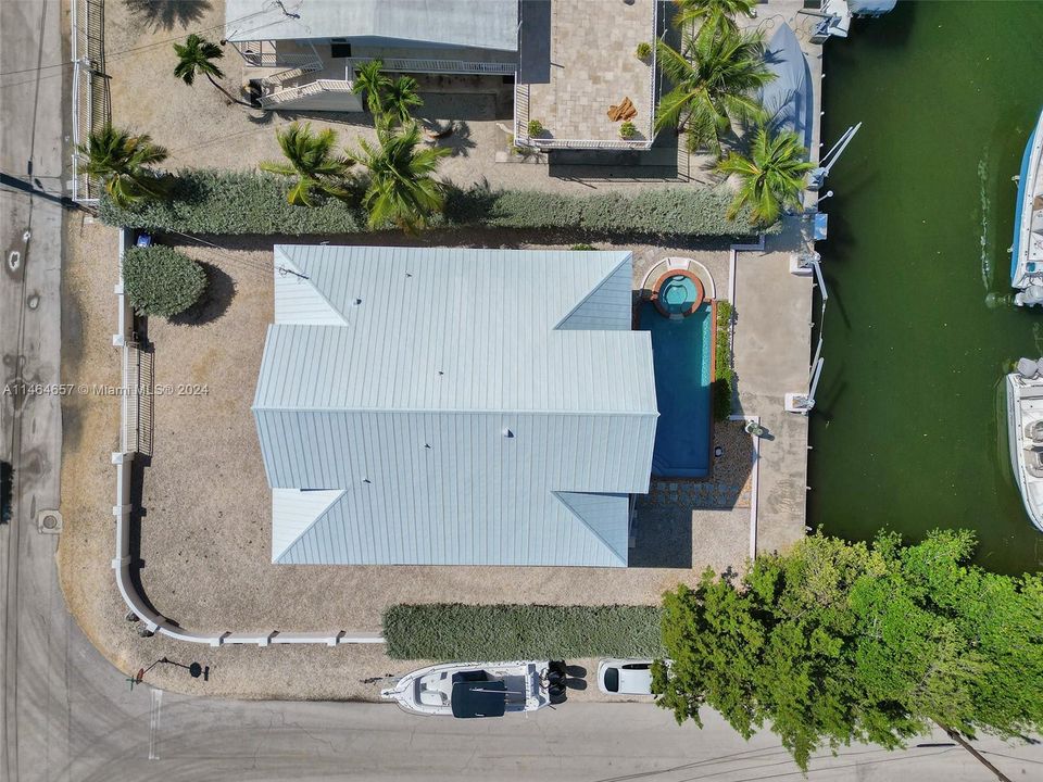 Recently Sold: $2,000,000 (3 beds, 2 baths, 2108 Square Feet)