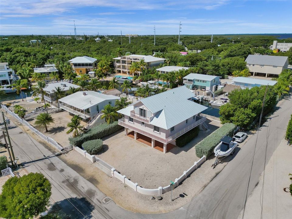 Recently Sold: $2,000,000 (3 beds, 2 baths, 2108 Square Feet)