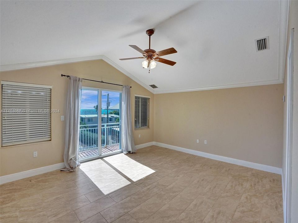 Recently Sold: $2,000,000 (3 beds, 2 baths, 2108 Square Feet)