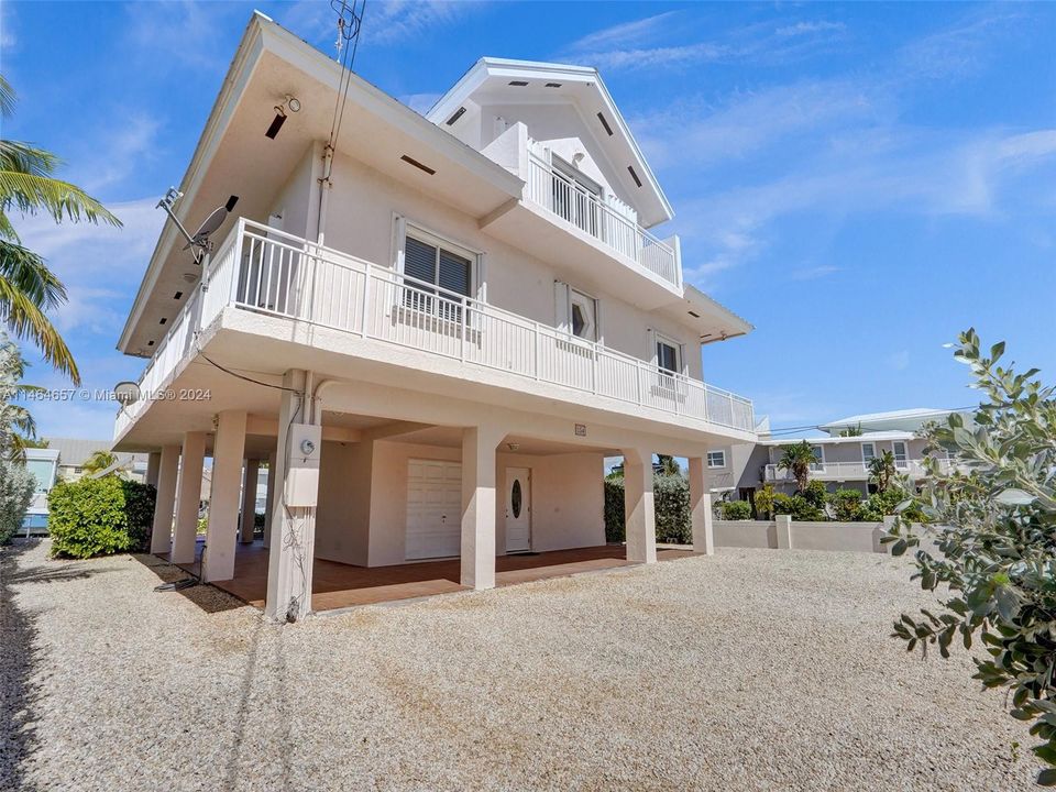 Recently Sold: $2,000,000 (3 beds, 2 baths, 2108 Square Feet)
