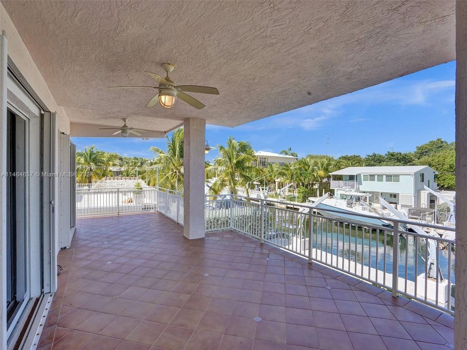 Recently Sold: $2,000,000 (3 beds, 2 baths, 2108 Square Feet)