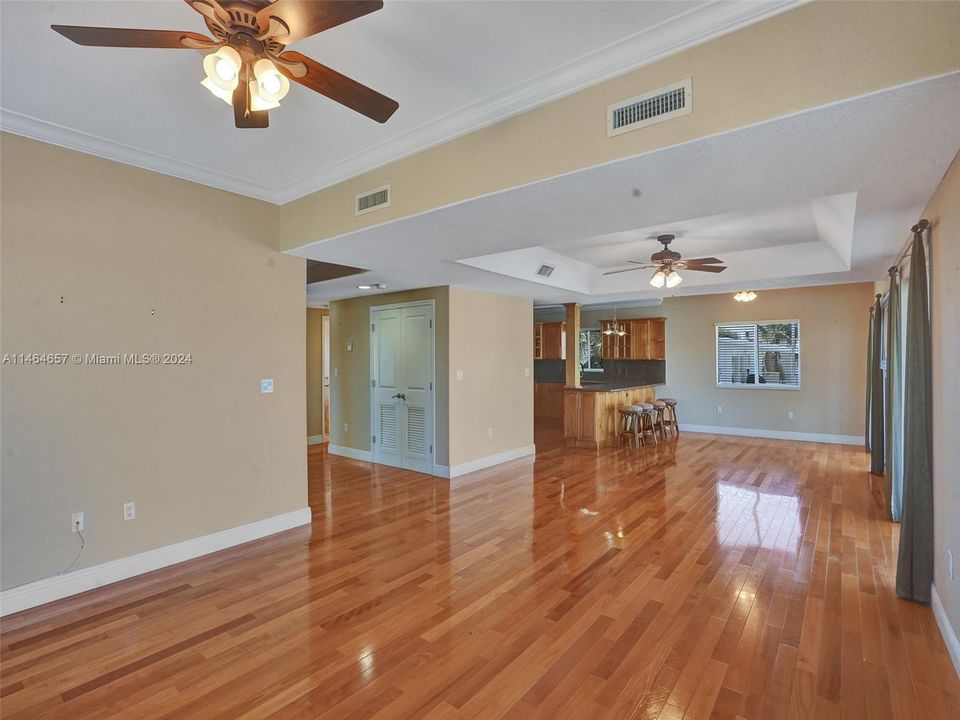 Recently Sold: $2,000,000 (3 beds, 2 baths, 2108 Square Feet)