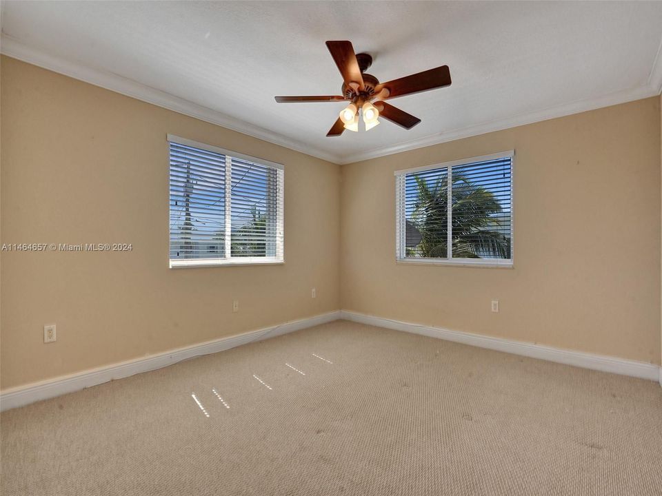 Recently Sold: $2,000,000 (3 beds, 2 baths, 2108 Square Feet)