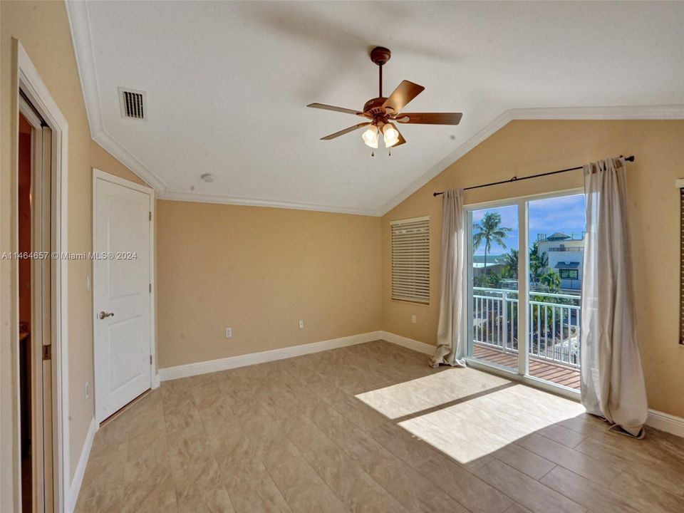 Recently Sold: $2,000,000 (3 beds, 2 baths, 2108 Square Feet)