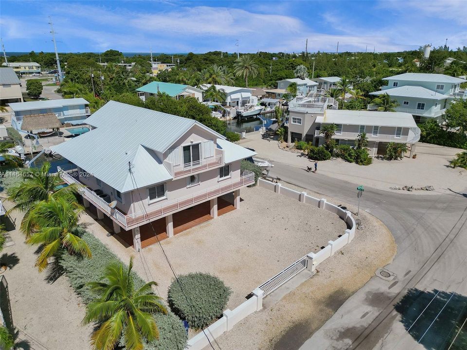 Recently Sold: $2,000,000 (3 beds, 2 baths, 2108 Square Feet)