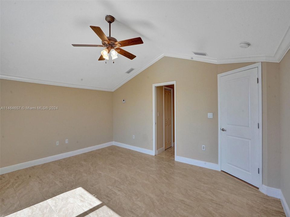 Recently Sold: $2,000,000 (3 beds, 2 baths, 2108 Square Feet)