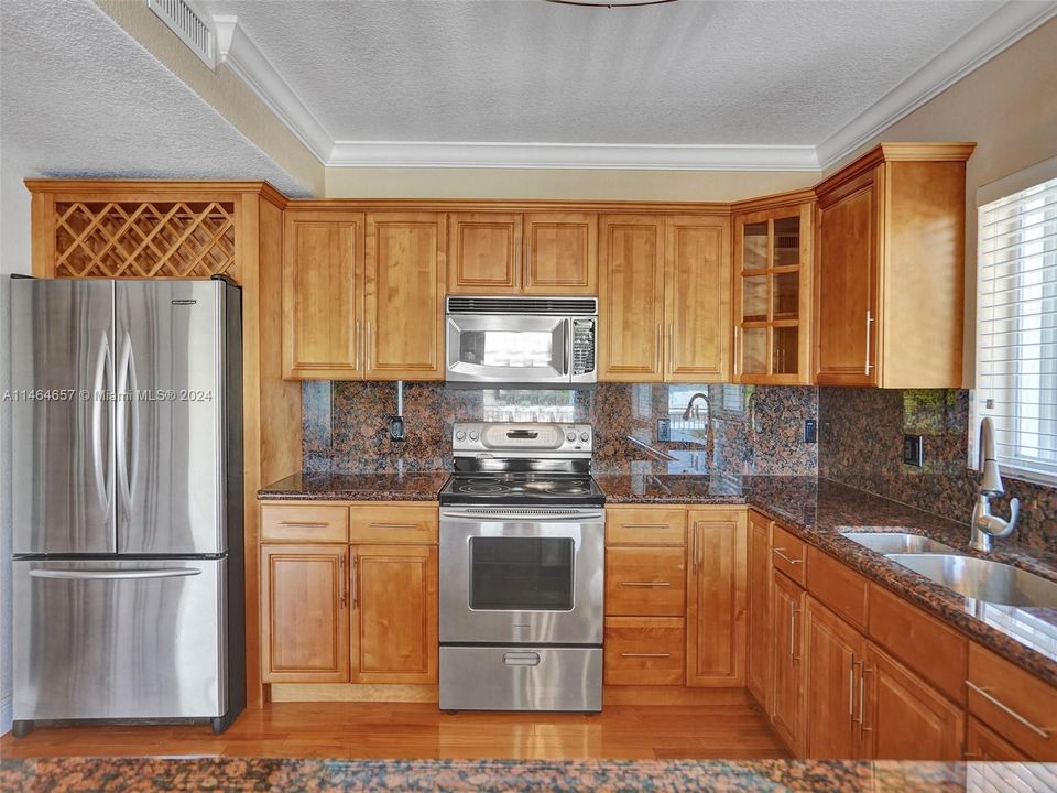 Recently Sold: $2,000,000 (3 beds, 2 baths, 2108 Square Feet)