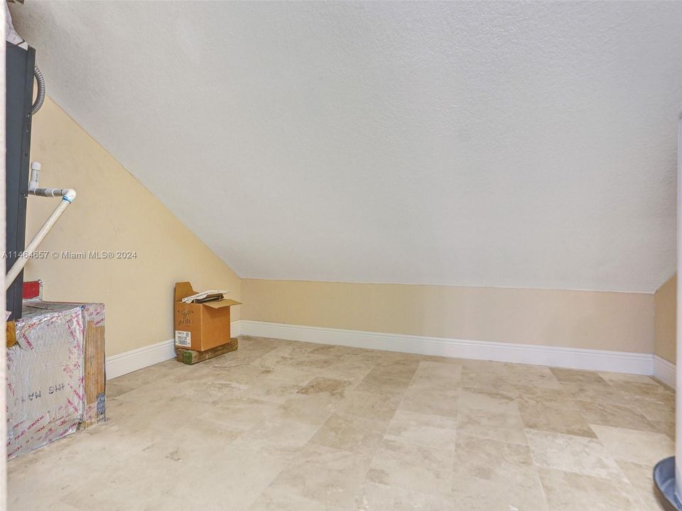 Recently Sold: $2,000,000 (3 beds, 2 baths, 2108 Square Feet)