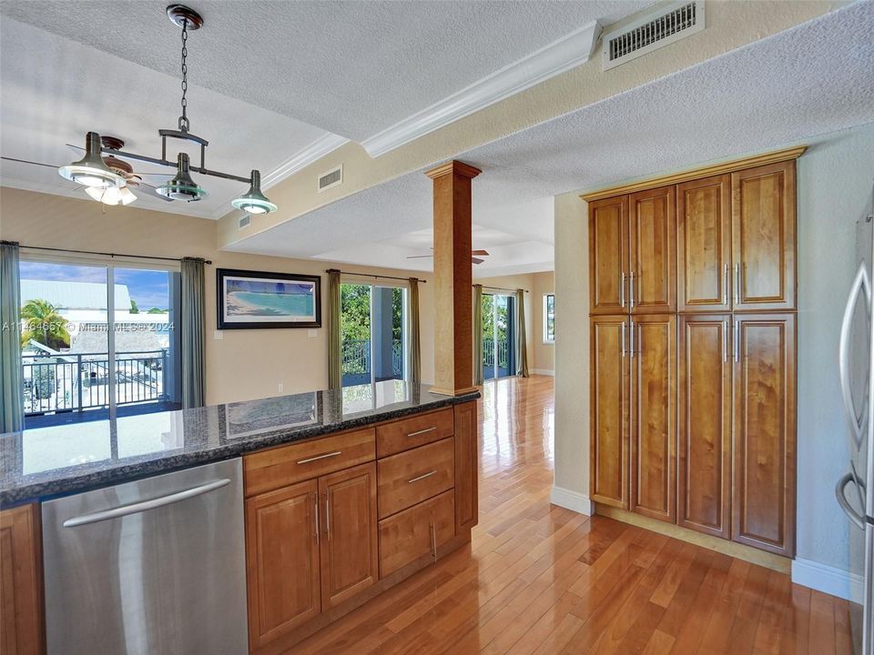 Recently Sold: $2,000,000 (3 beds, 2 baths, 2108 Square Feet)