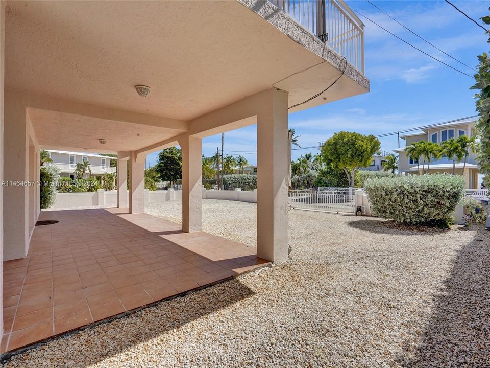 Recently Sold: $2,000,000 (3 beds, 2 baths, 2108 Square Feet)