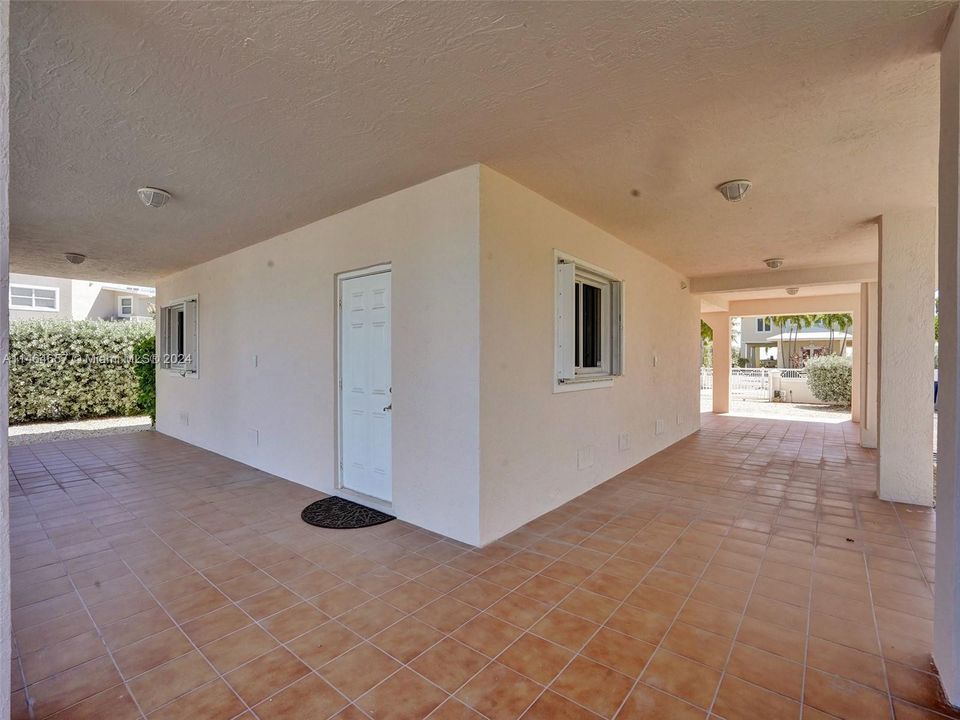 Recently Sold: $2,000,000 (3 beds, 2 baths, 2108 Square Feet)