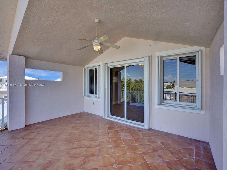 Recently Sold: $2,000,000 (3 beds, 2 baths, 2108 Square Feet)