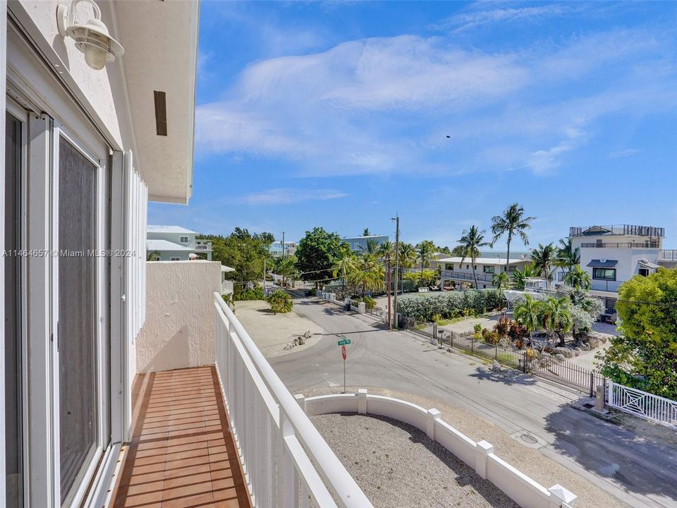 Recently Sold: $2,000,000 (3 beds, 2 baths, 2108 Square Feet)