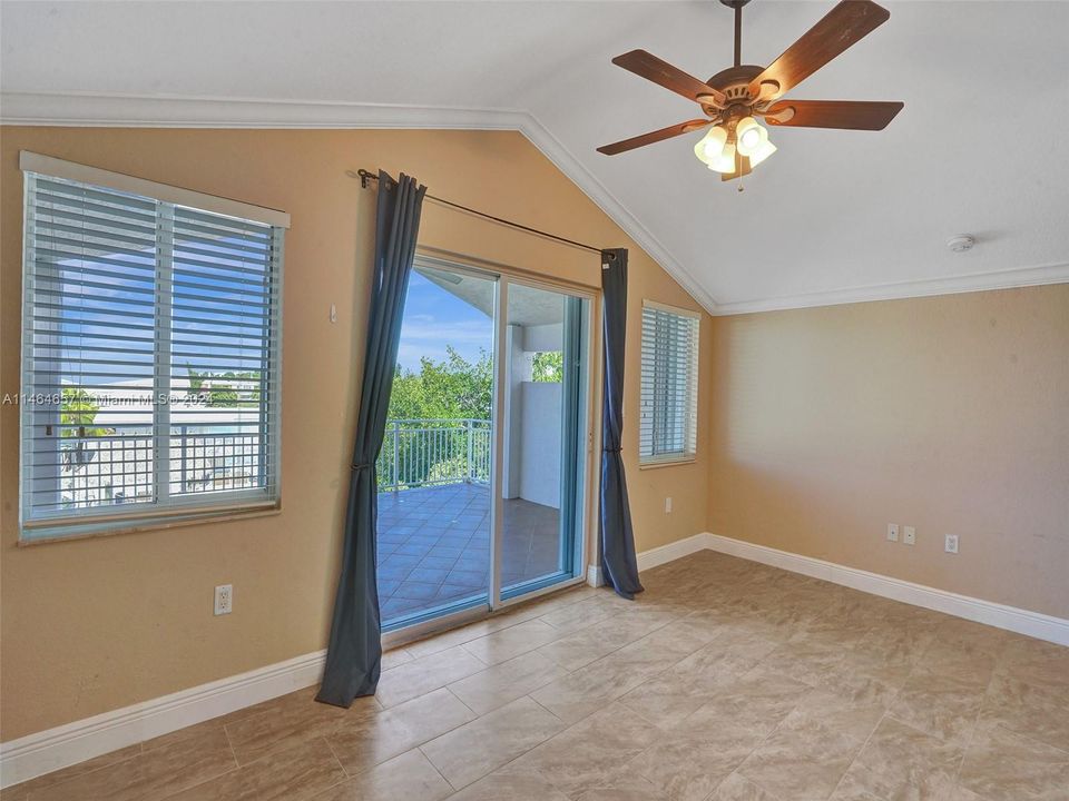 Recently Sold: $2,000,000 (3 beds, 2 baths, 2108 Square Feet)