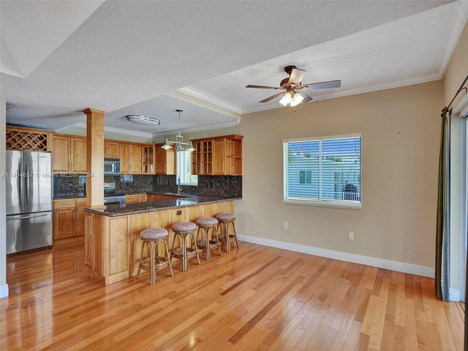 Recently Sold: $2,000,000 (3 beds, 2 baths, 2108 Square Feet)