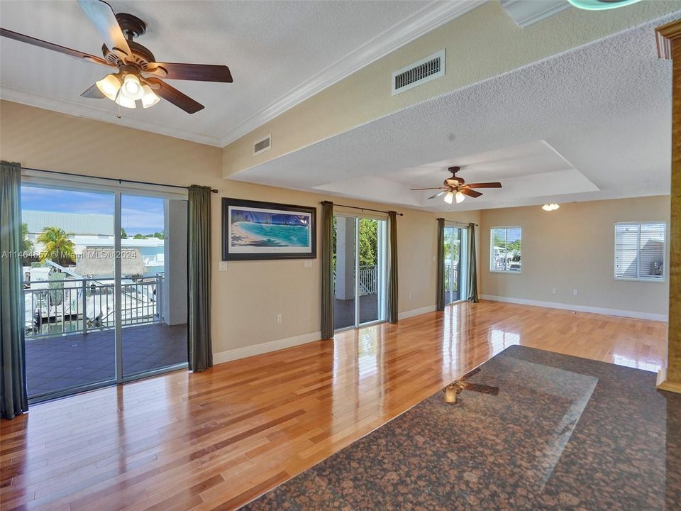 Recently Sold: $2,000,000 (3 beds, 2 baths, 2108 Square Feet)