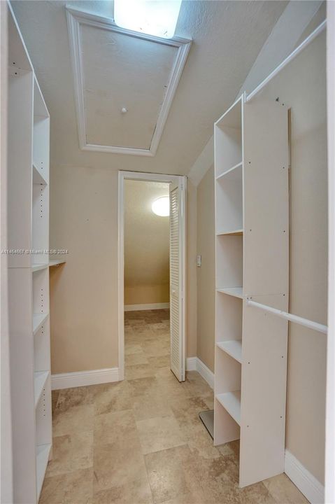 Recently Sold: $2,000,000 (3 beds, 2 baths, 2108 Square Feet)