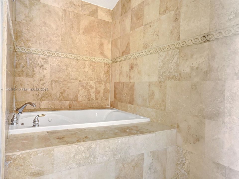 Recently Sold: $2,000,000 (3 beds, 2 baths, 2108 Square Feet)