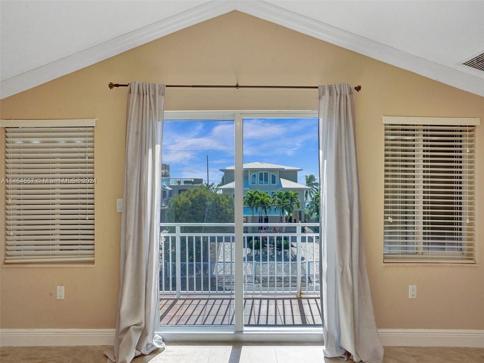 Recently Sold: $2,000,000 (3 beds, 2 baths, 2108 Square Feet)