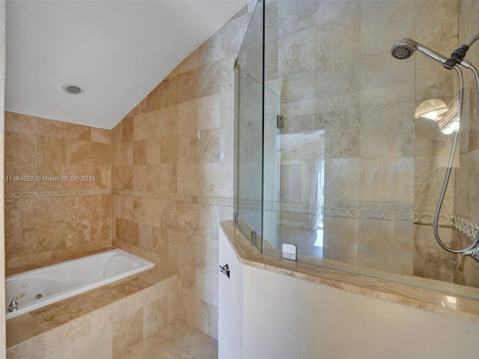 Recently Sold: $2,000,000 (3 beds, 2 baths, 2108 Square Feet)