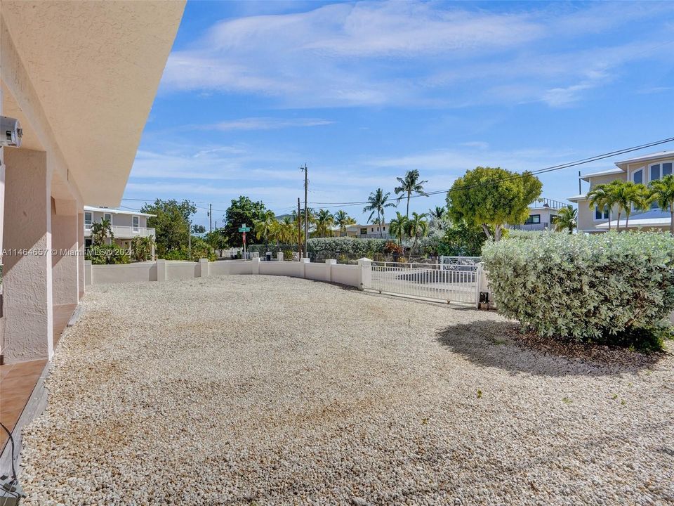 Recently Sold: $2,000,000 (3 beds, 2 baths, 2108 Square Feet)