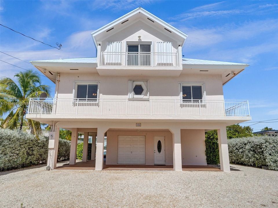 Recently Sold: $2,000,000 (3 beds, 2 baths, 2108 Square Feet)