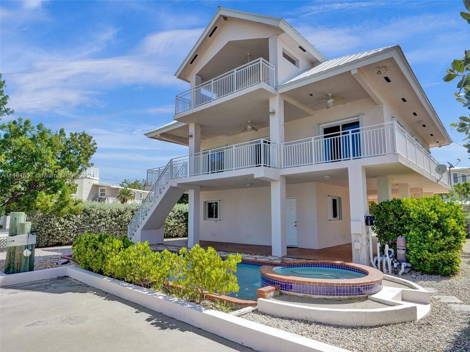 Recently Sold: $2,000,000 (3 beds, 2 baths, 2108 Square Feet)